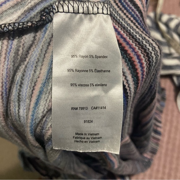 Jessica Simpson Nursing Shirt Size Large - Picture 6 of 11